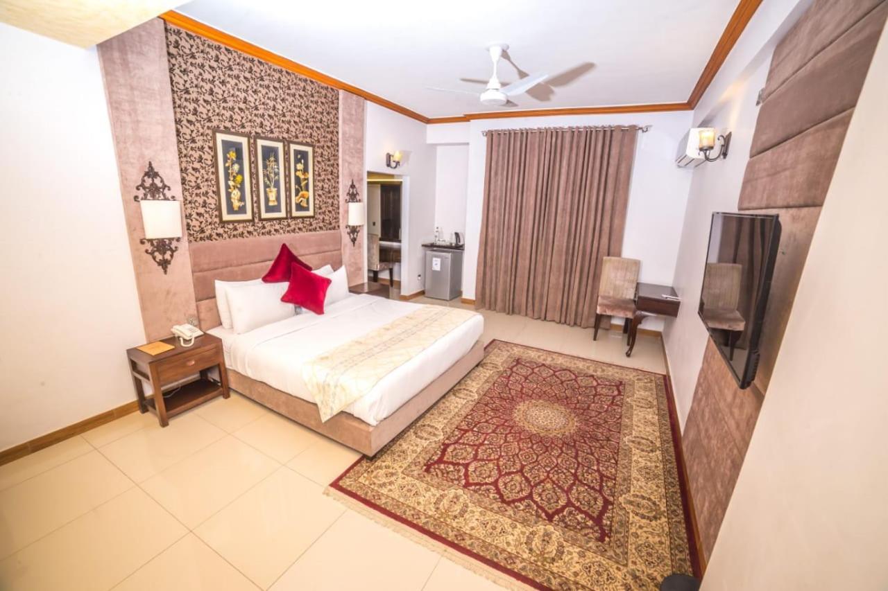 Shelton'S Rezidor Hotel Peshawar Exterior foto